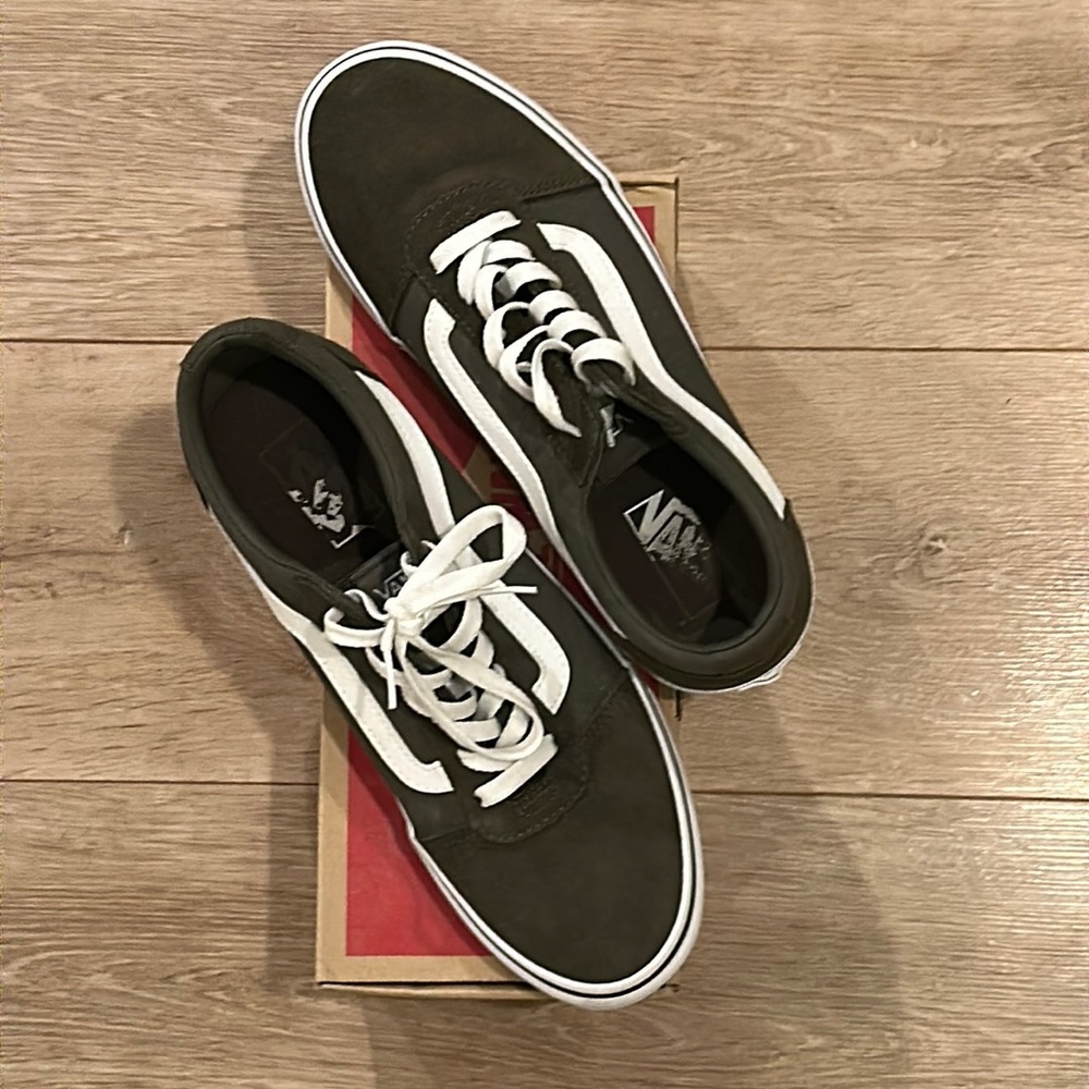VANS TENNIS SHOES